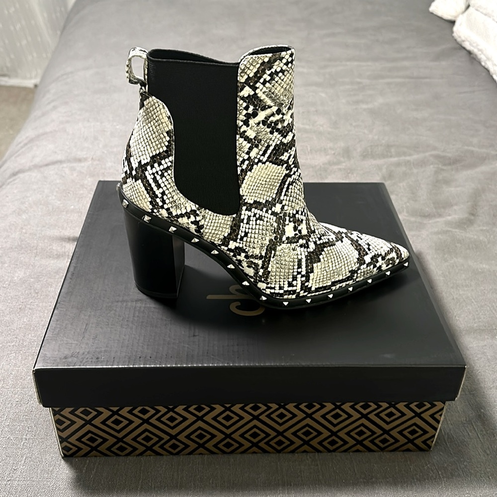 Brand New Charles David Snakeskin Booties size 7.5